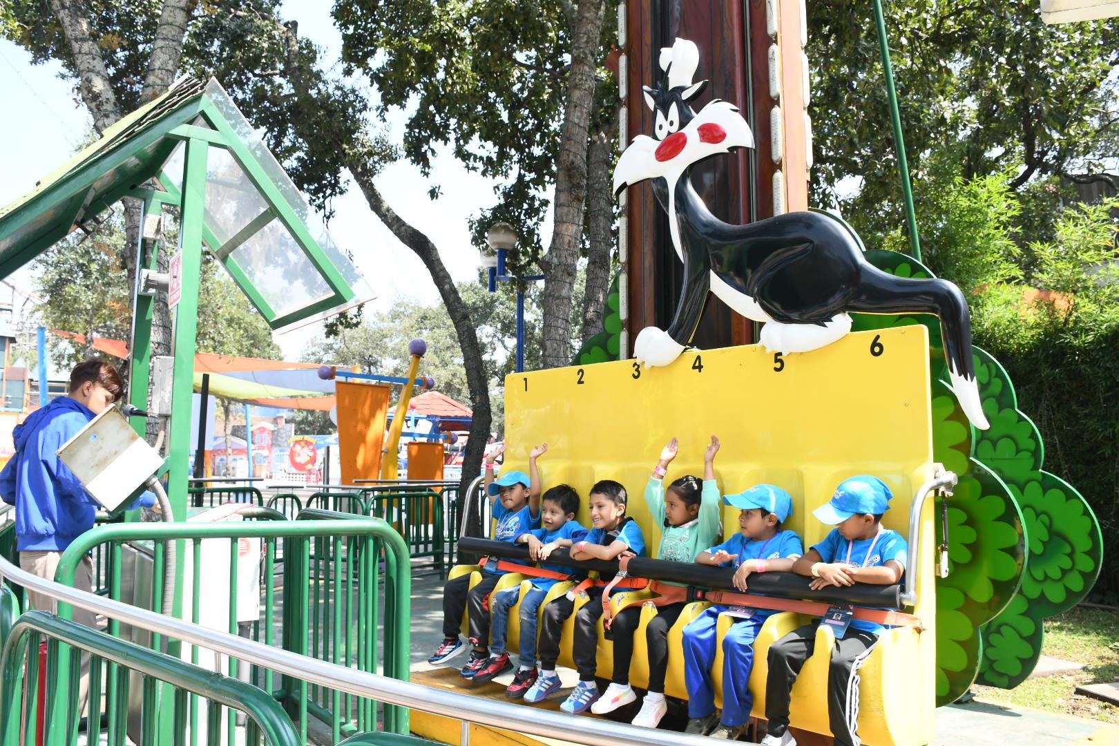 Curso de Verano 2026, Visita a Six Flags México